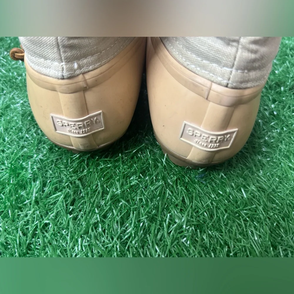 Sperry Women’s‎ Beige and Brown saltwater Boots Size 7.5